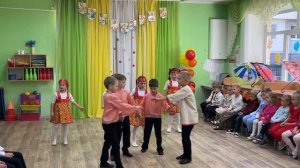 Подготовительная группа»Подснежник»Русский народный танец