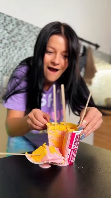 Она сделала четыре мороженых из одного 😂🤨 смотреть онлайн