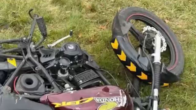 В Речице мопедист проехал на красный и устроил ДТП на перекрестке смотреть онлайн