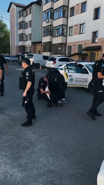 Народ, который говорит и жалуется на коррупцию и беспредел, превращают во врагов продажной власти. смотреть онлайн