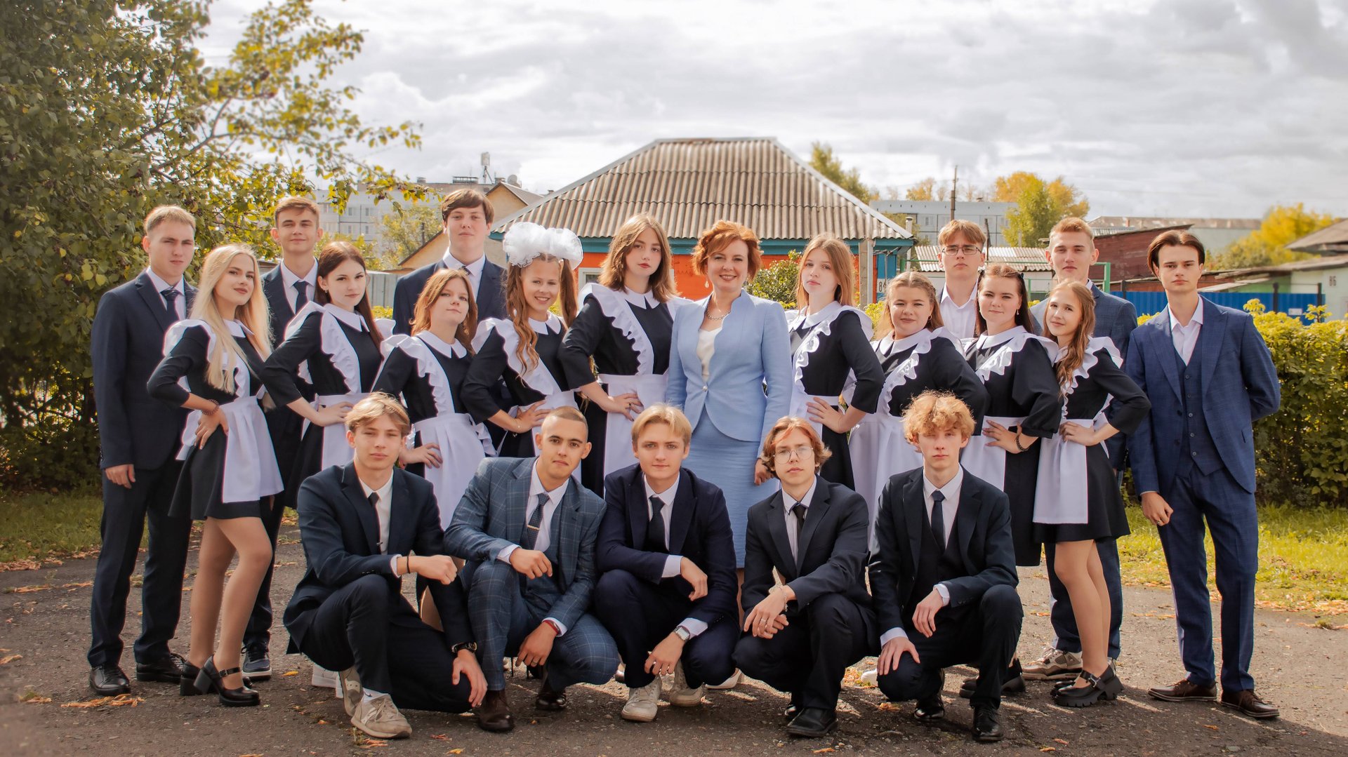 Виктор Ёлкин "Одиннадцатый класс" (музыка и слова Ирины Скибиной) смотреть онлайн