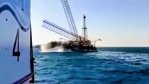 Крик о помощи в эфире, как погибла морская буровая установка  "Adam  Marine 12" в Суэцком заливе.