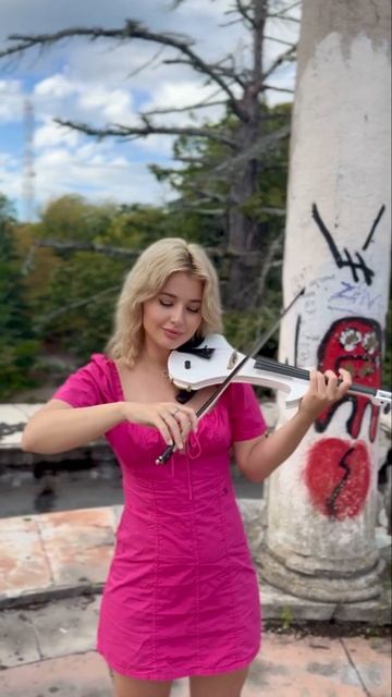 Godzilla на скрипке  инста @katalina_music