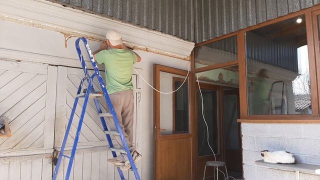 Разбор стены и новые провода: Таймлапс работы электрика смотреть онлайн