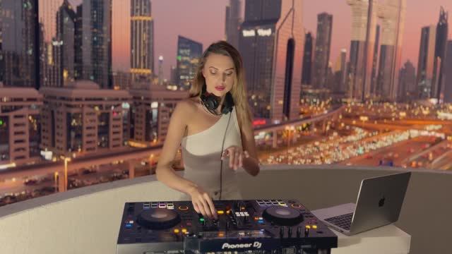 Muskat - New Afro House MIX 2024 - Dubai смотреть онлайн