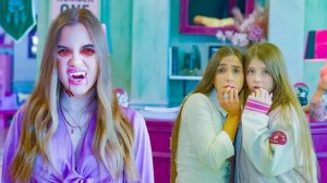 ДИАНА НЕ ЗНАЛА ЧТО СПАСАЕТ НЕ ПОДРУГУ А ВАМПИРА!!!