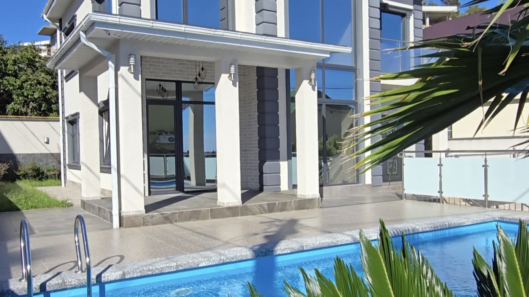 Прекрасный, уютный дом с бассейном и мандариноввм деревом смотреть онлайн