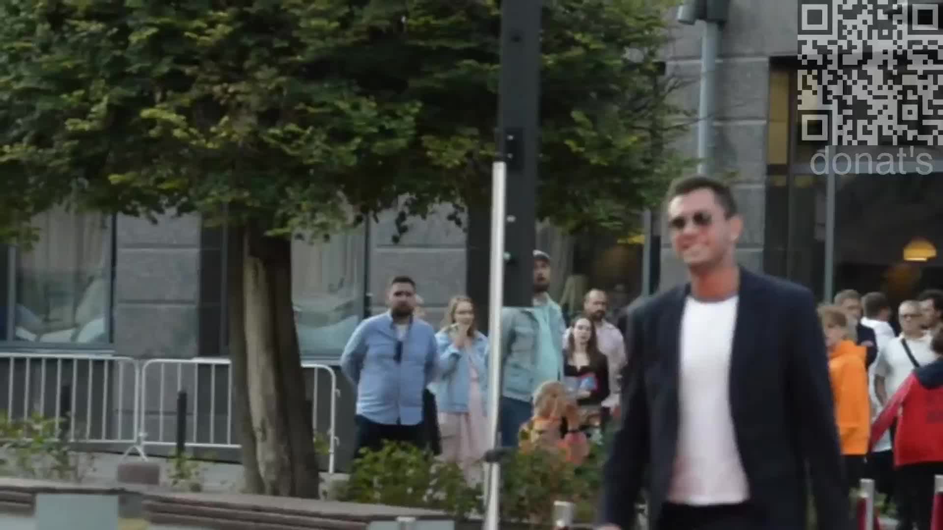 Красная дорожка кинофестиваля.