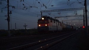 Электровоз ВЛ80С-477 с коротким составом и Луна.