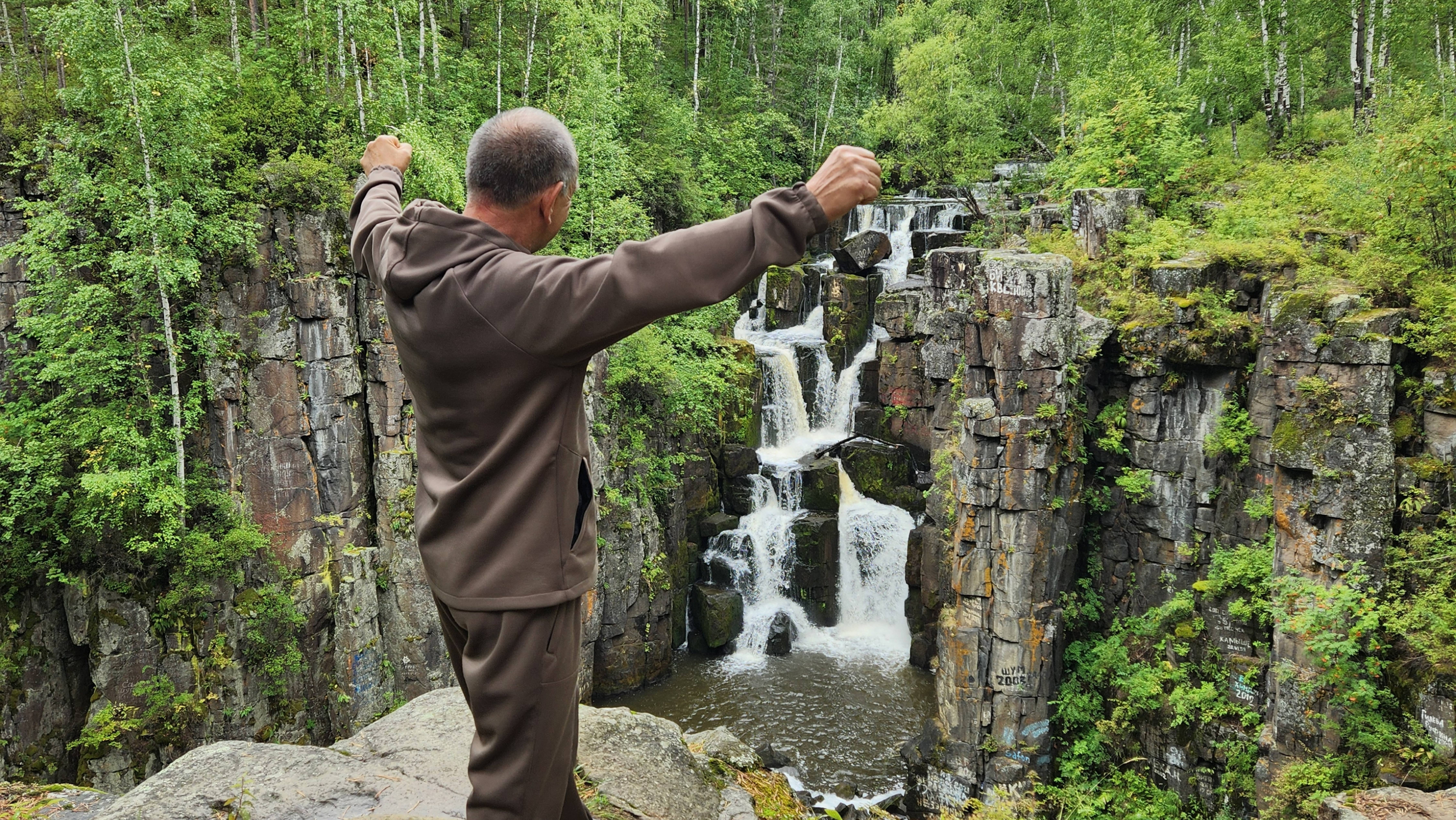 Поход на Уковский Водопад смотреть онлайн
