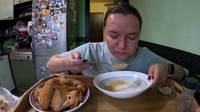 Сырный суп с фрикадельками, крылышки копченые. Мукбанг. Домашняя еда смотреть онлайн