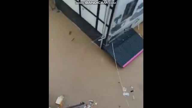 Кошмарные катаклизмы Смерч, град, наводнение. Природа мстит нам смотреть онлайн