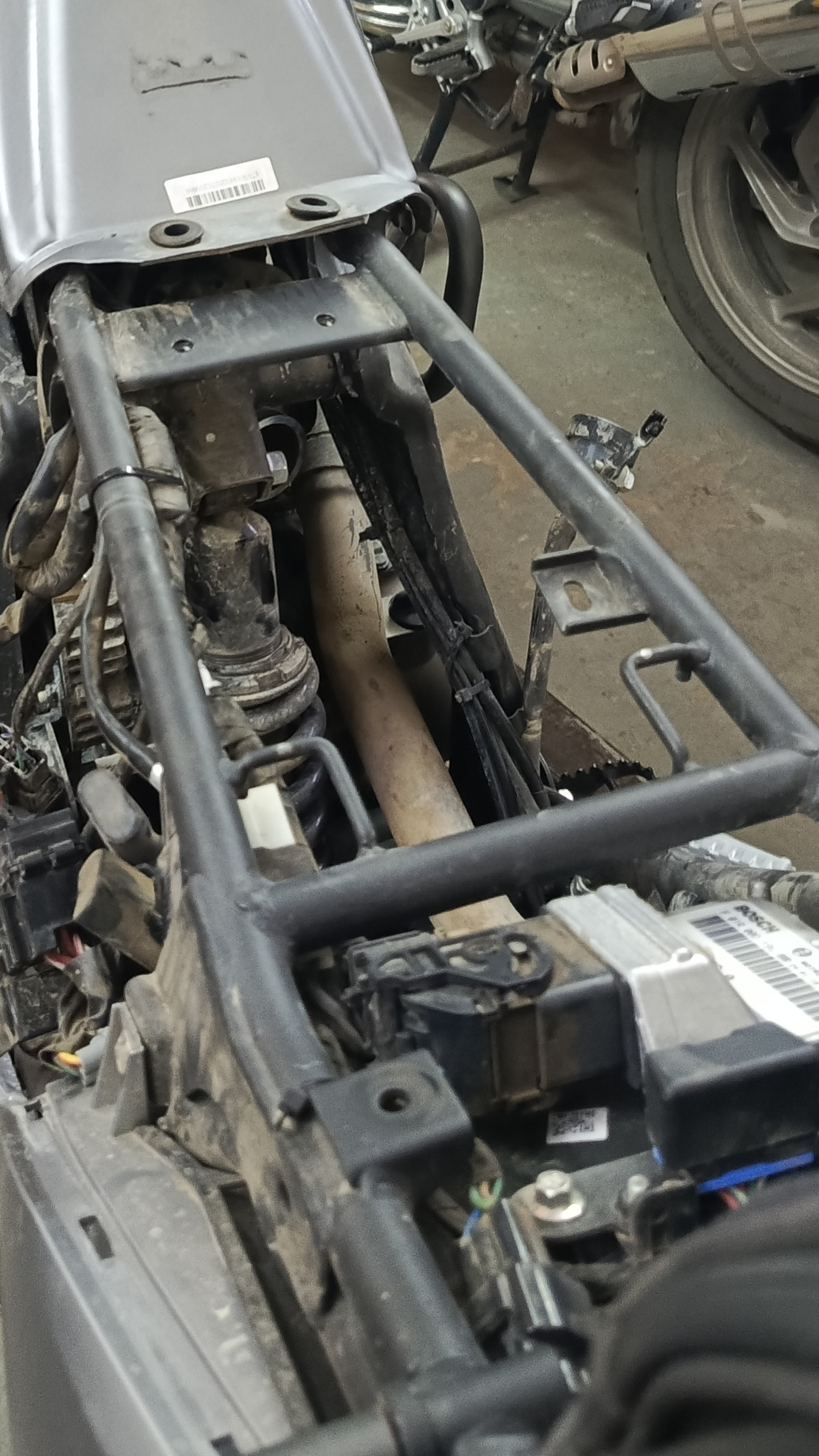 Регулировка амортизатора на Voge 300 Rally смотреть онлайн