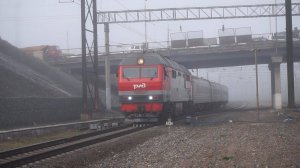 Тепловоз ТЭП70БС-254 с поездом "Калина красная" и световое приветствие.