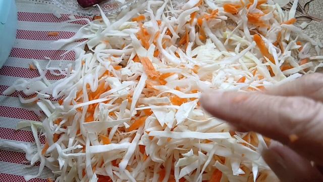 Мариную капусту.Очень вкусная, красивая заготовка на зиму. смотреть онлайн