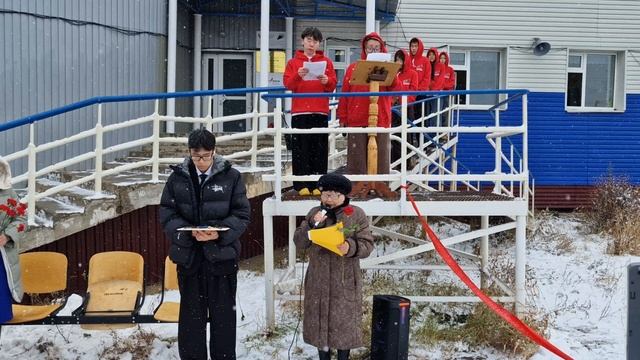 Полное видео церемонии открытия Аллеи памяти учителя-солдата у школы с. Хатыстыр Алданского района смотреть онлайн