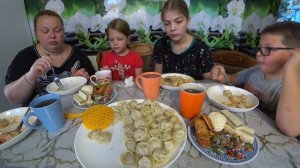 мукбанг домашние пельмешки