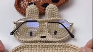 Вяжем крючком милый чехол для очков в виде зайчика