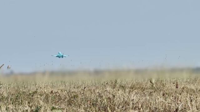 Су-34 ВКС. Сброс фабов. смотреть онлайн