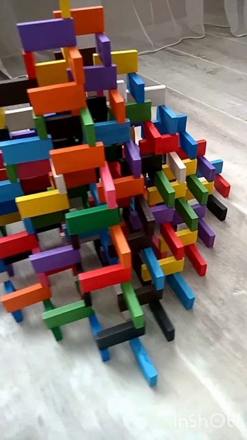 сынок строит пирамиду/домино/цепнаяреакция/domino/пирамида/башня