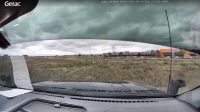 #США #Bodycamera США, Колорадо. Полицейский автомобиль протаранил вооруженного пистолетом