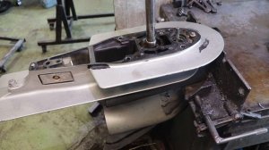 Сверлим редуктор Honda 90, чтобы разобрать