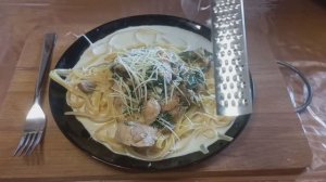 Курица со шпинатом.