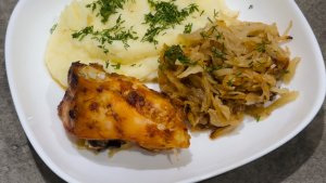 Курица с капустой в духовке / Запекаем капусту с курицей в духовке вкусно и просто (на обед и ужин)