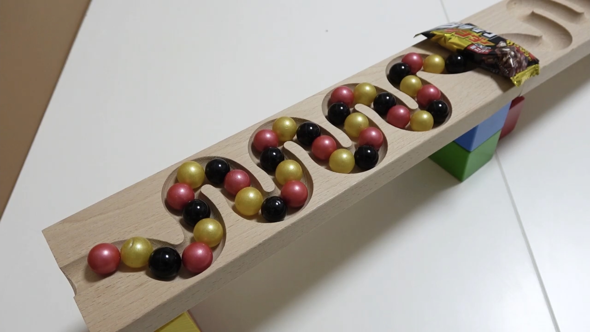 Шары по лабиринту 2 смотреть онлайн