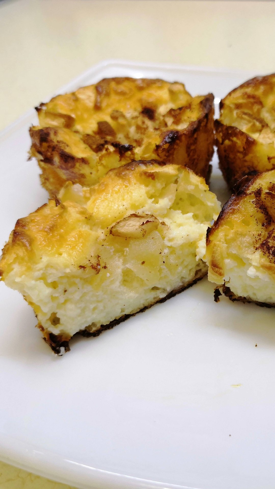 Творожники без муки с яблочками в духовке