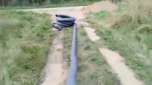 Осушение болотистого участка.Дренажная труба Ф 110мм с перфорацией в геотекстиле.