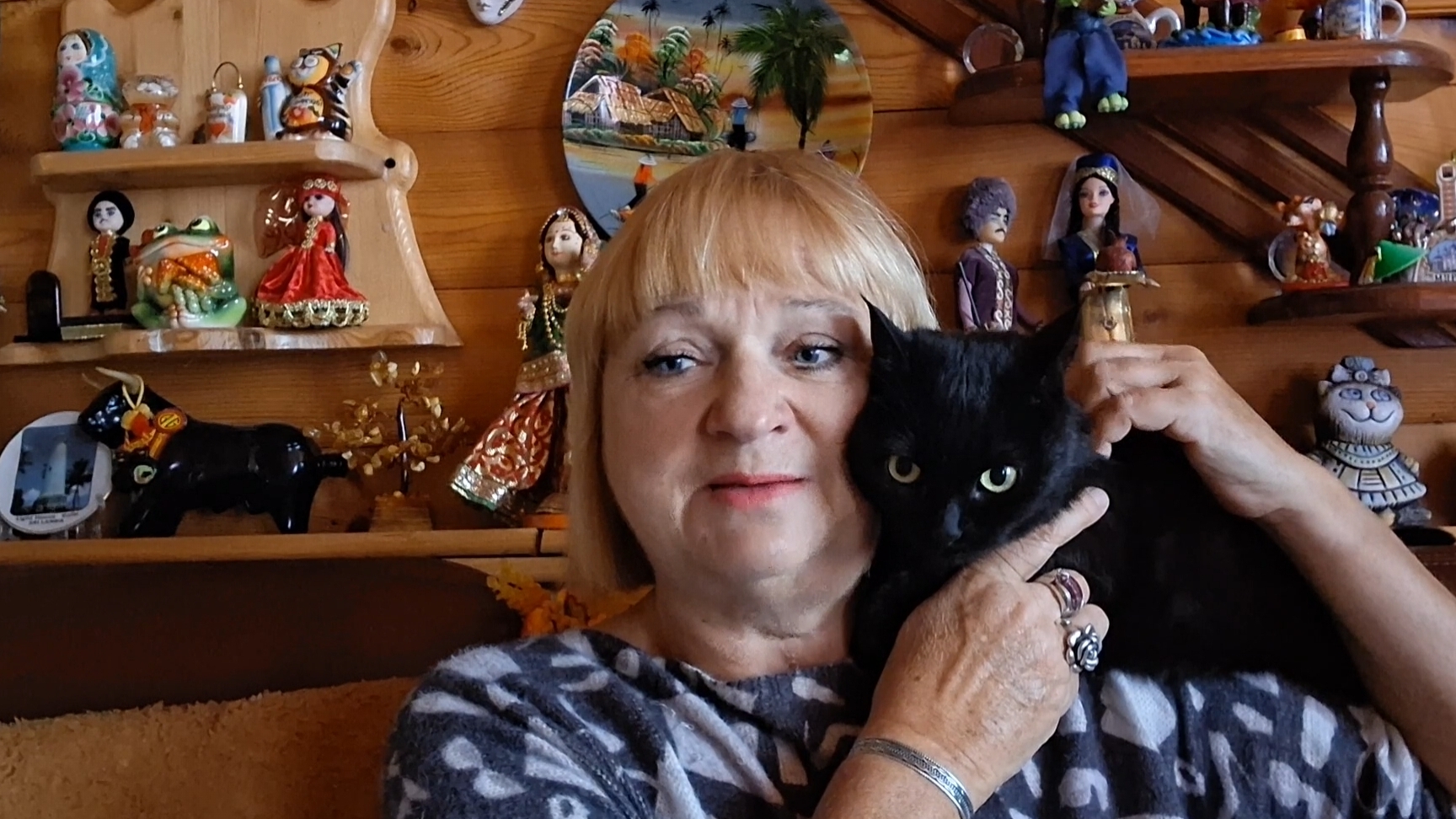 Осенняя прогулка.Купили родителям пылесос в подарок!!! смотреть онлайн