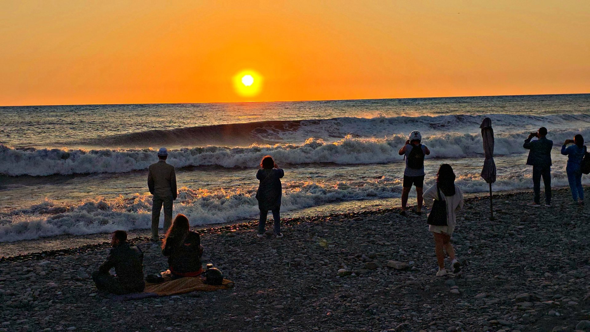 ✅️🌴5 ОКТЯБРЯ В СИРИУСЕ:+21 ТЕПЛА, ОТ УЛ.НАБЕРЕЖНОЙ К МОРЮ.ПЛЯЖ СОЧИФОРНИЯ, КРАСИВУЩИЙ ШТОРМ НА МОРЕ