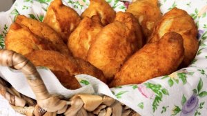 Жареные пирожки на творожном тесте — это вкусно и быстро.