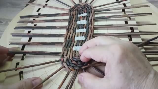 Овальное дно из газетных трубочек (бумажной лозы) смотреть онлайн