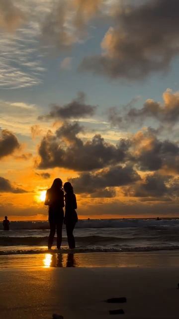 Кого позовешь на Пхукет. 05.10.25 25-31 °C Влажность примерно 80 % Вероятность осадков ~ 40 % Солн смотреть онлайн