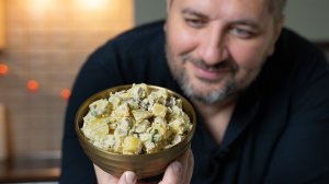 Вкусный салат с курицей и грибами.