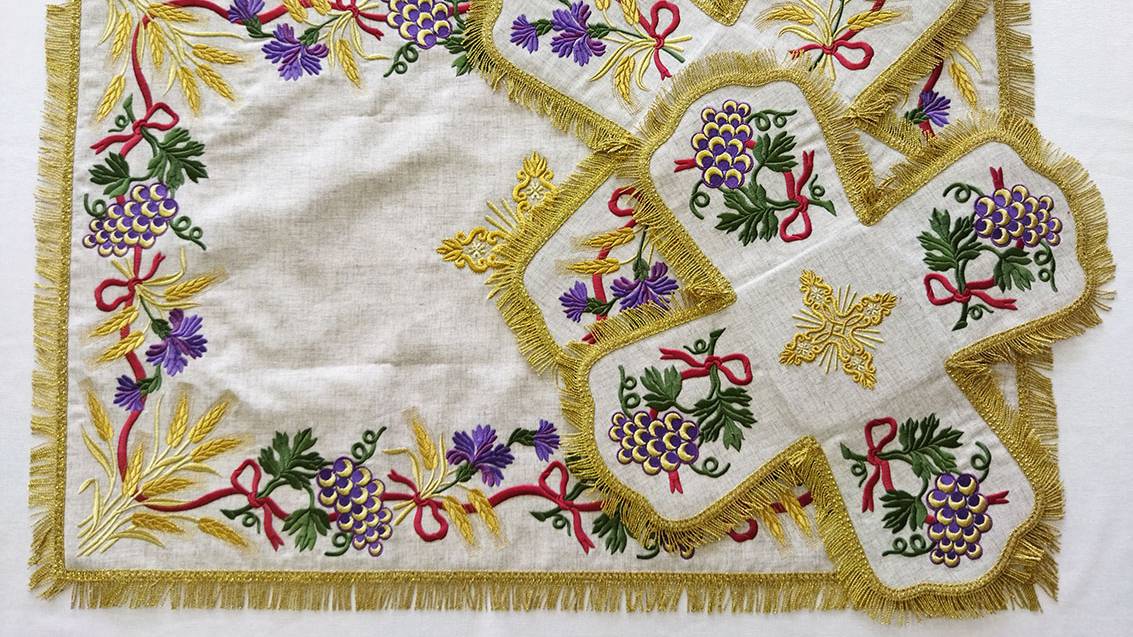 Старинные покровцы. Реплика старинной вышивки по музейным образцам. Церковная вышивка и шитье. смотреть онлайн