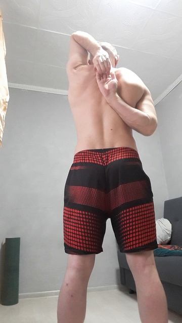 Если вы сможете сомкнуть за спиной руки в такой замок, то это значит что ваш позвоночник в порядке.