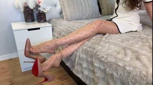 New stockings on my legs #stockings #feet #nylon #legs #heels #чулки #вчулках