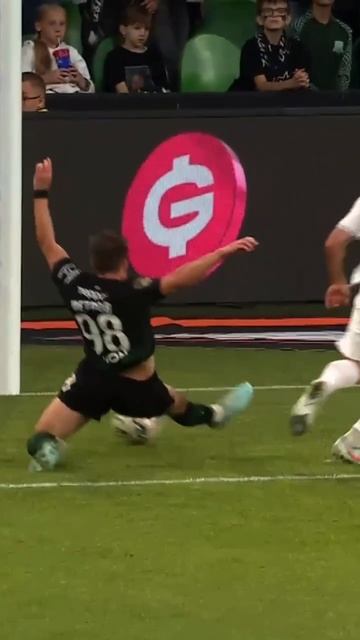 😱 Ахмат провалил атаку, а Краснодар ценой травмы защитил свои ворота! 💪🛡️