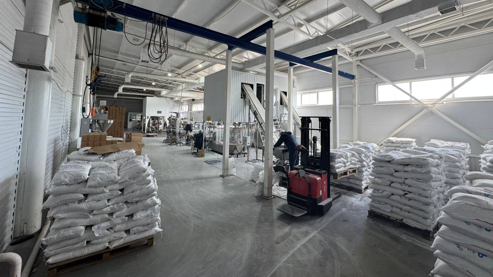 ЗДАНИЕ 3609,8 м2 с Земельным участком в г. Черкесск, ул. Свободы д.62