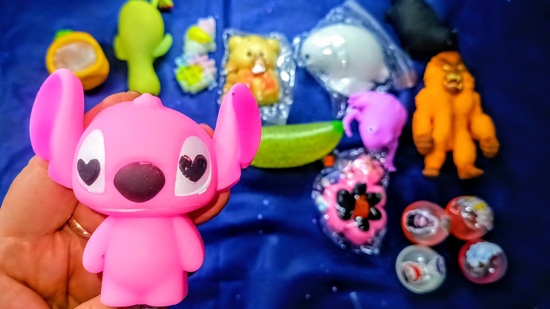 АСМР РАСПАКОВКА Сюрприз сквиши 🐾 режу СКВИШИ лапки ✨ звуки АСМР сквишей и антистрессы 🥰 смотреть онлайн