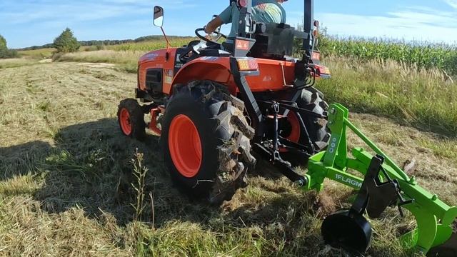 Кубота/Кентавр-444 против Солис 26 пашем на целине. Пашет Кубота/Кентавр