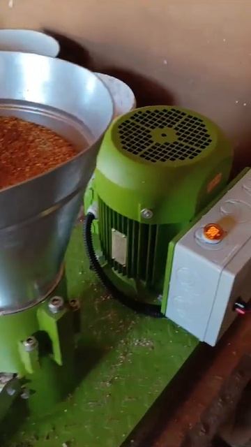 Видео отзыв от заказчика из города Воронеж. Гранулятор Компакт 125,матрица 3 мм,220В.