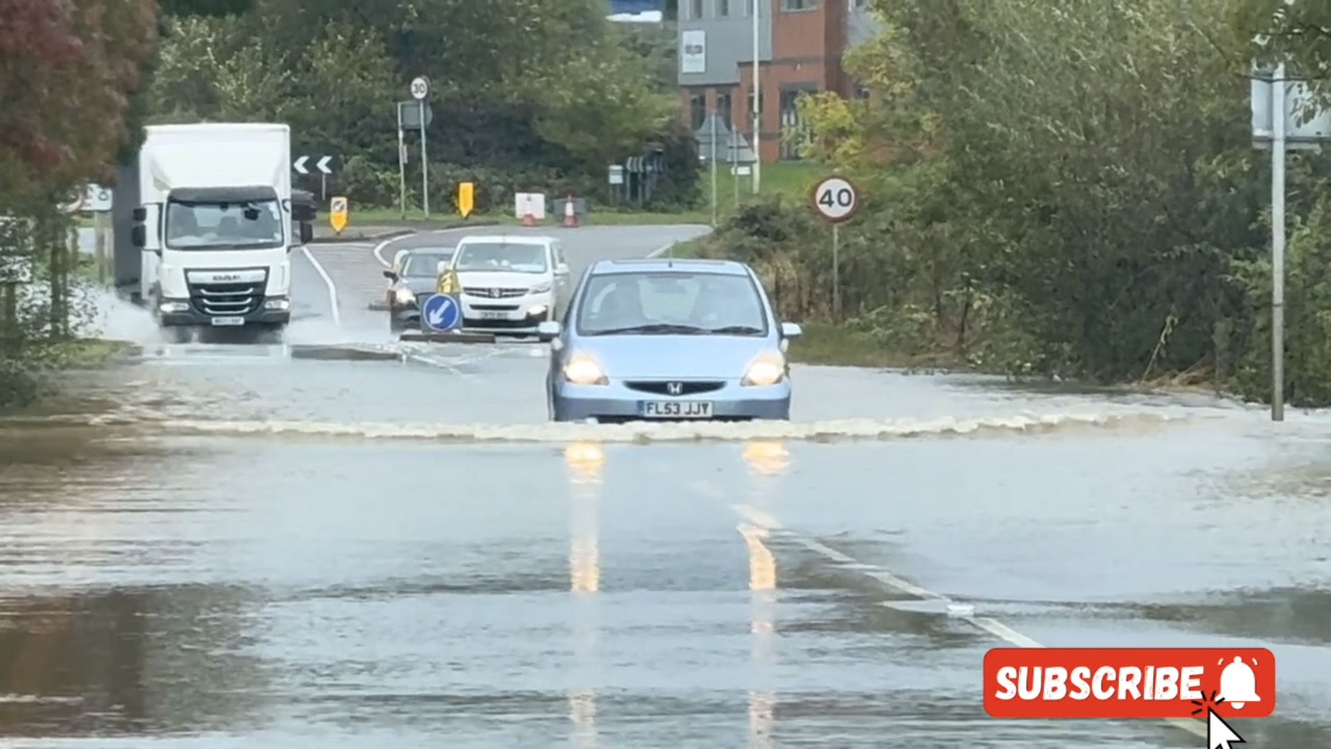 Машины проезжают через затопленность смотреть онлайн