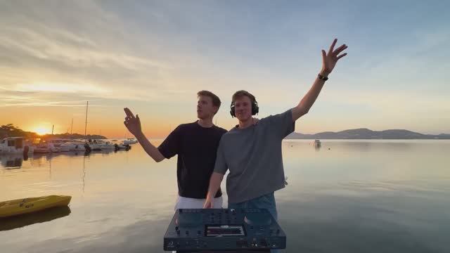 RÜFÜS DU SOL Sunset Mix in the French Riviera смотреть онлайн