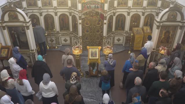 Запись трансляции 5 октября 8:40. Часы. Литургия смотреть онлайн