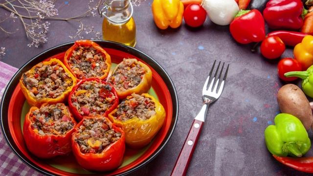 Перец с мясным фаршем и рисом смотреть онлайн