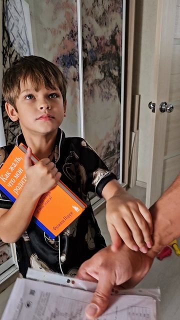 🤷🏻♂️🤪Папа больше не мог справиться с Саймоном… Вот твой гаджет! 🤦♂️📱🕺 #shorts смотреть онлайн